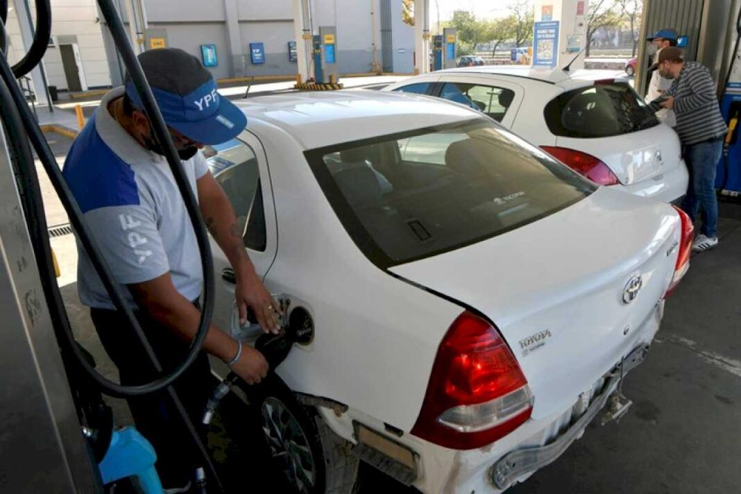 ypf-aumenta-la-nafta-y-el-gasoil-otro-10%-en-medio-de-la-transicion-politica