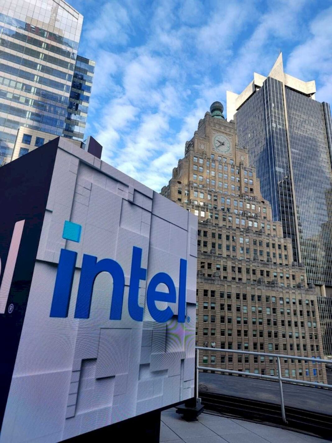 intel-lanzo-sus-nuevos-procesadores-core-ultra-con-inteligencia-artificial-para-portatiles