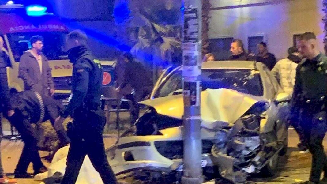 una-herida-grave-al-arrollar-un-coche-una-terraza-en-valencia