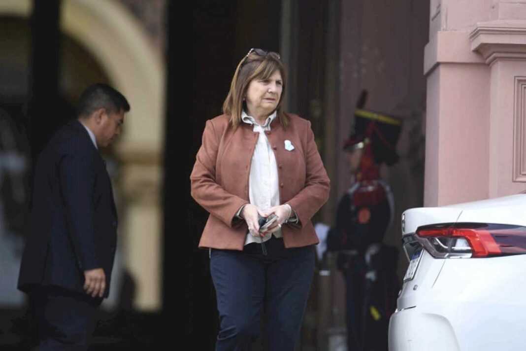 el-mensaje-de-patricia-bullrich-a-la-oposicion-por-la-ley-omnibus:-massa-mintio-tanto-que-dejo-una-base-de-gelatina,-quieren-que-nos-hundamos?