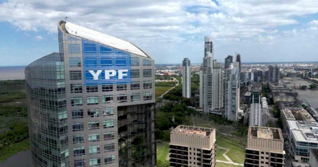 ypf-queda-afuera-de-las-empresas-a-privatizar-y-solo-se-permitira-una-venta-parcial-del-banco-nacion-y-arsat