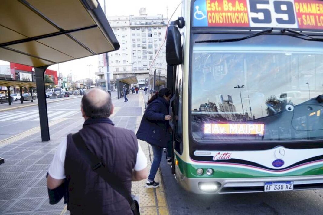 se-tensa-el-frente-gremial:-los-colectiveros-amenazan-con-ir-al-paro-en-reclamo-de-una-suba-salarial