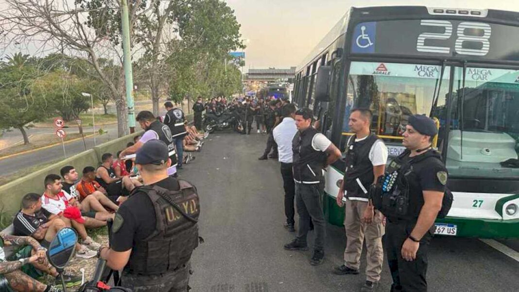 treinta-detenidos-por-enfrentamiento-de-dos-facciones-de-la-barra-de-river