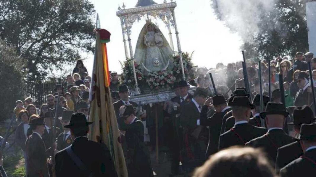 miles-de-personas-disfrutan-de-la-romeria-del-cambio-de-la-virgen-de-luna-en-pozoblanco