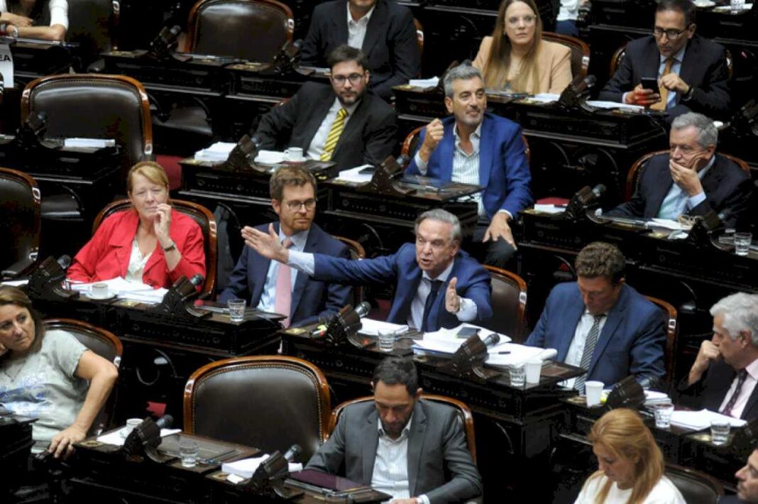 diputados-retoma-el-debate-de-la-ley-omnibus,-pero-varios-articulos-clave-siguen-trabados