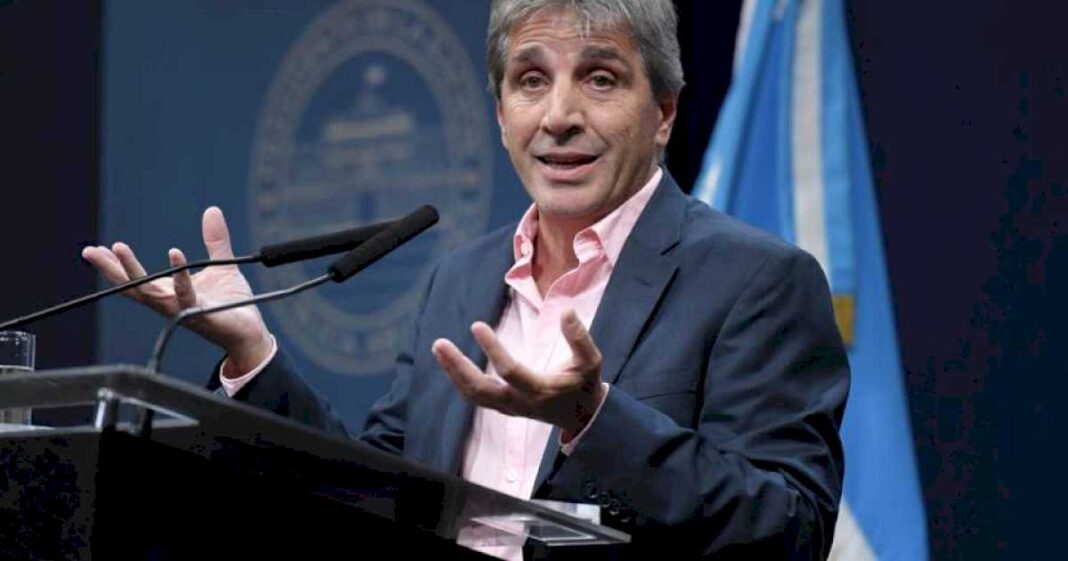 luis-caputo-cruzo-a-cristina-kirchner,-la-mando-a-hacer-silencio-y-la-exvice-le-respondio:-no-es-el-primero-de-su-familia-que-intenta-hacerme-callar