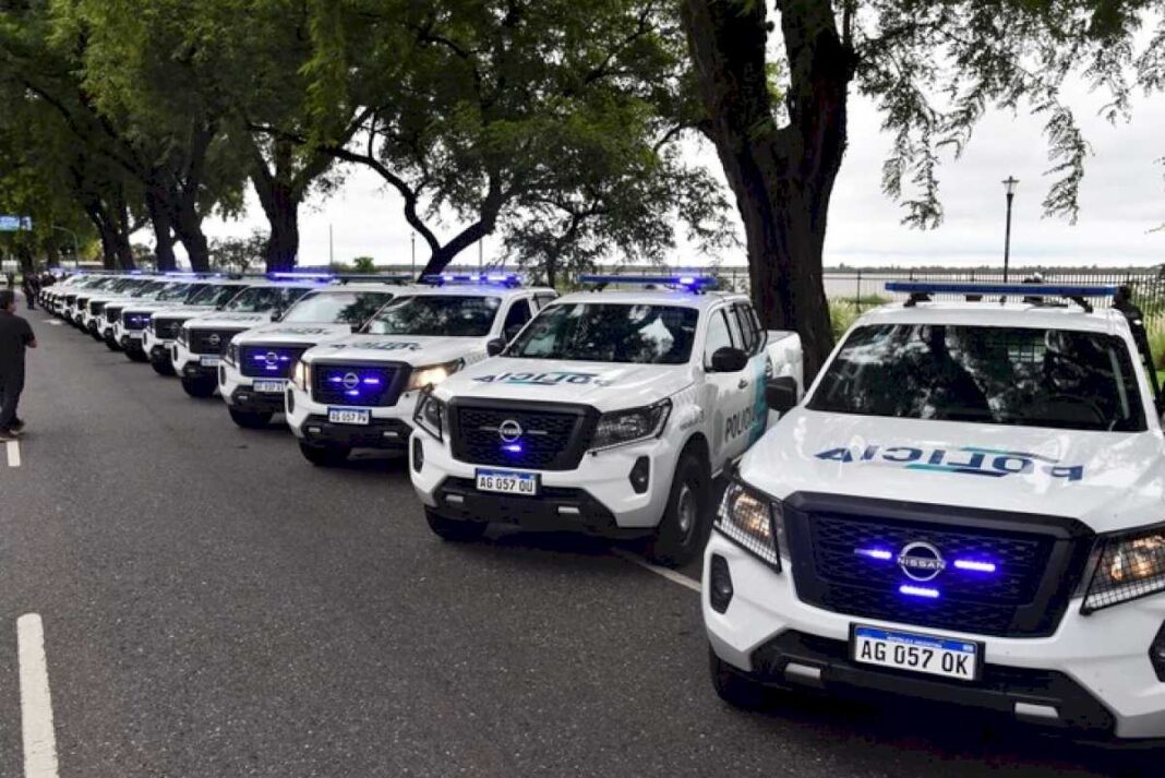 maxi-pullaro-recibio-80-patrulleros-de-la-policia-bonaerense-para-combatir-el-crimen-narco-en-rosario