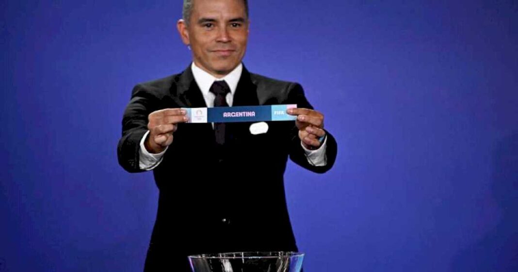 sorteo-del-futbol-en-los-juegos-olimpicos-de-paris-2024:-argentina-ya-sabe-sus-rivales-y-cuando-enfrentaria-a-francia