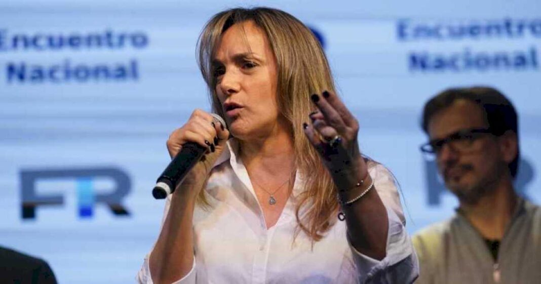 el-furioso-mensaje-de-malena-galmarini-contra-daniel-scioli-por-elogiar-las-medidas-de-milei:-cualquier-cosa-te-viene-bien-con-tal-de-seguir-siendo-casta