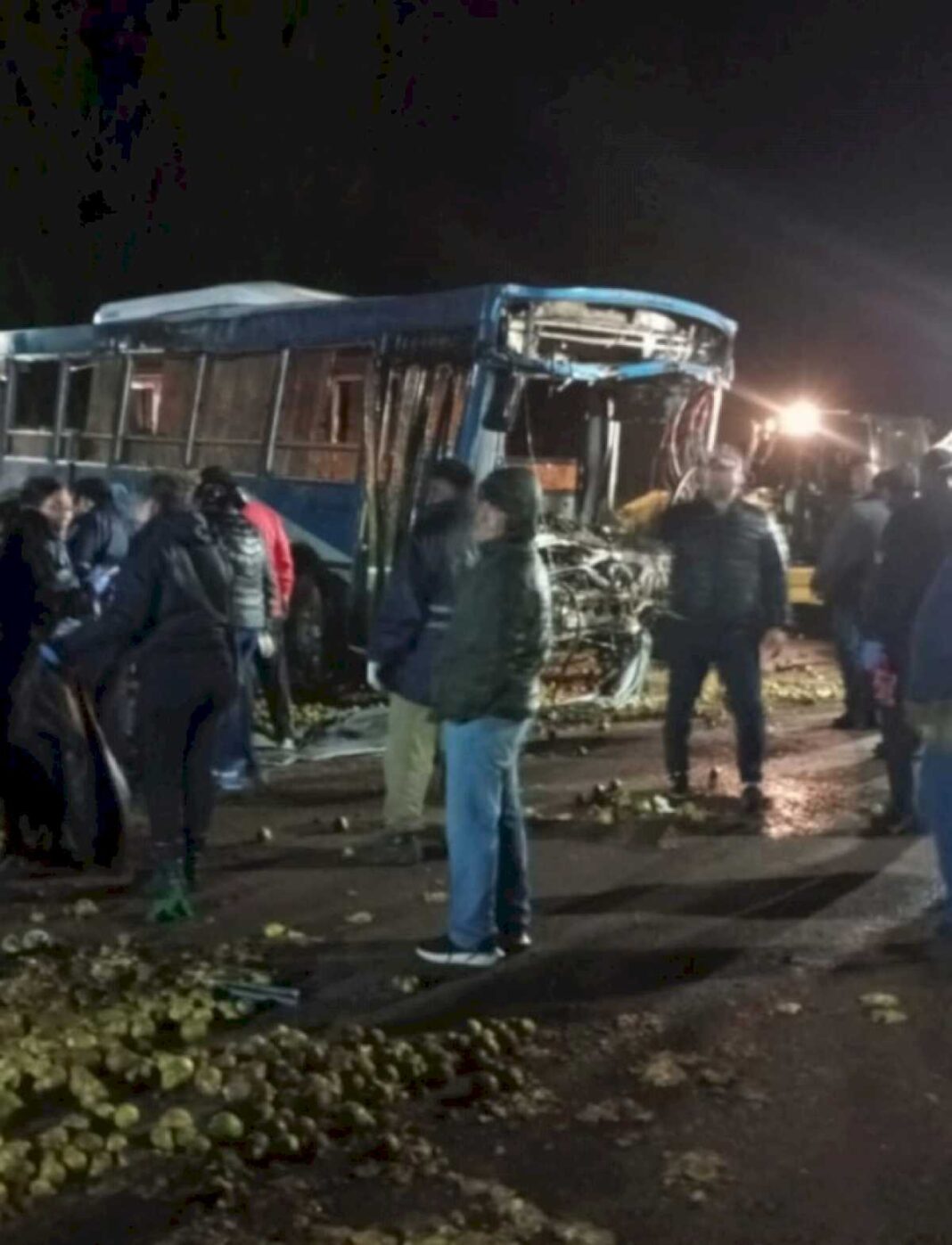 tragico-choque-entre-un-colectivo-y-un-camion-en-mendoza:-tres-muertos