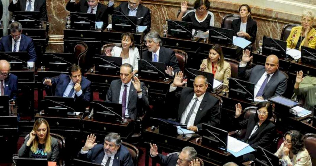 tension-en-diputados-por-los-sueldos:-van-a-ganar-hasta-$-3-millones-menos-que-los-senadores