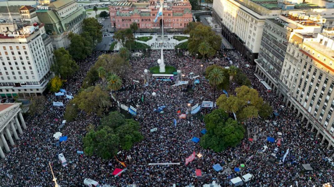 javier-milei-acusa-el-impacto-de-la-masiva-marcha-universitaria:-montaron-sobre-una-consigna-justa-un-acto-de-oposicion-al-gobierno