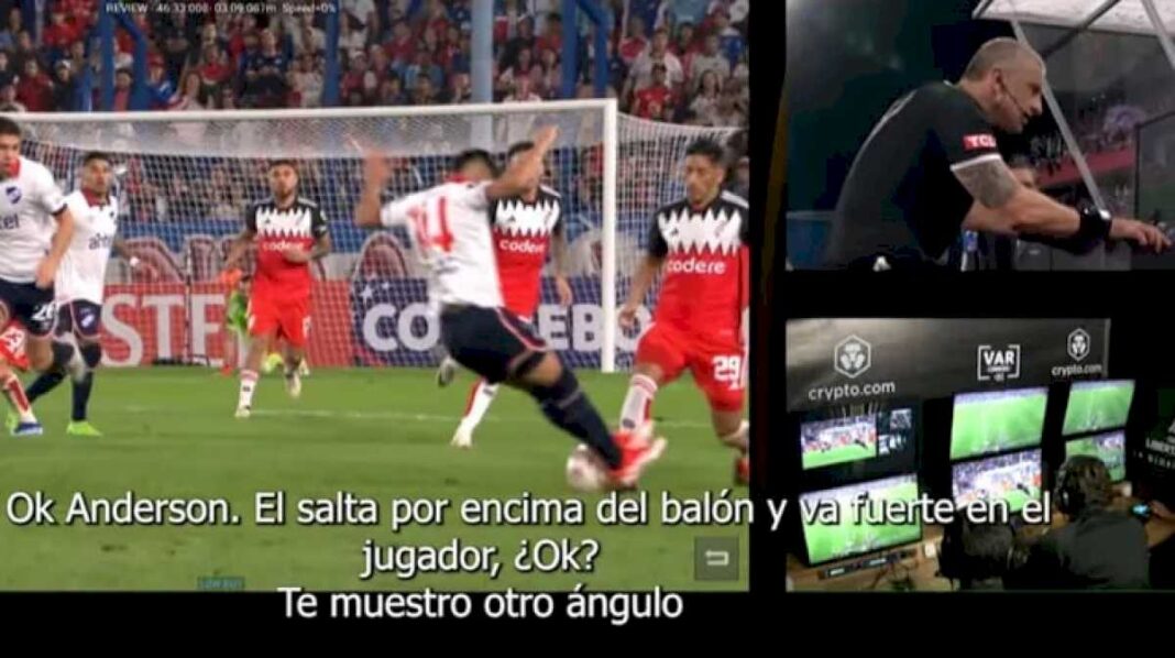 los-audios-del-var-y-la-insolita-justificacion-del-arbitro-en-la-jugada-mas-polemica-de-river-ante-nacional