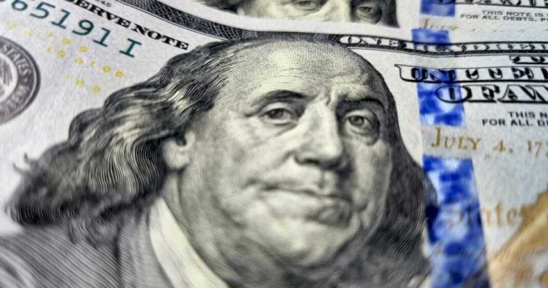 dolar-blue:-a-que-precio-deberia-llegar-si-siguiera-el-ritmo-de-la-inflacion