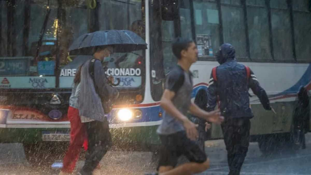 a-que-hora-llueve-hoy-en-el-amba-y-cual-es-el-pronostico-del-tiempo