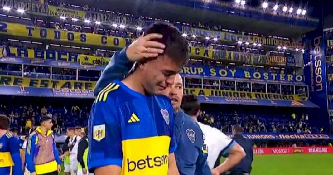 sufre-boca:-anselmino-entro-sobre-el-final,-se-volvio-a-lesionar-y-dejo-la-bombonera-entre-lagrimas