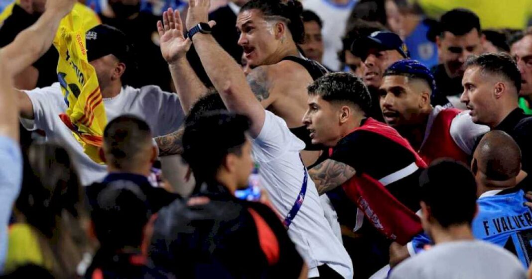 escandalo-en-la-copa-america:-quienes-son-los-11-futbolistas-uruguayos-que-informo-la-conmebol-por-la-pelea-con-los-hinchas-de-colombia