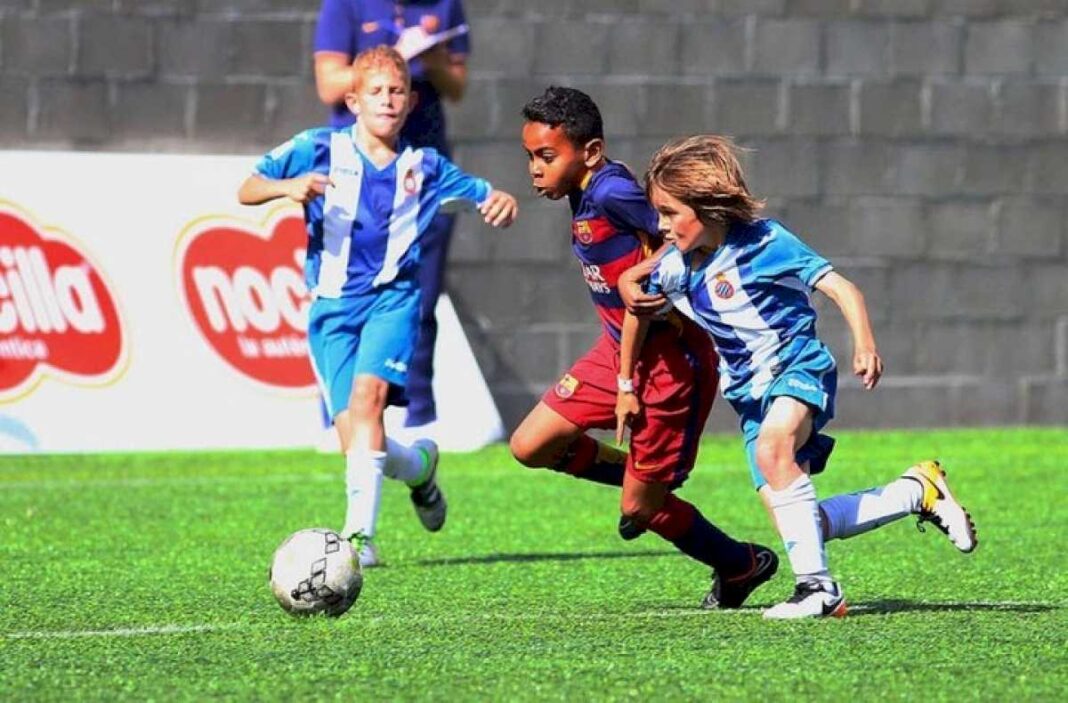 lamine-yamal,-el-nino-maravilla-que-en-el-dia-posterior-a-su-cumpleanos-17-fue-elegido-el-mejor-jugador-juvenil-de-la-eurocopa-2024