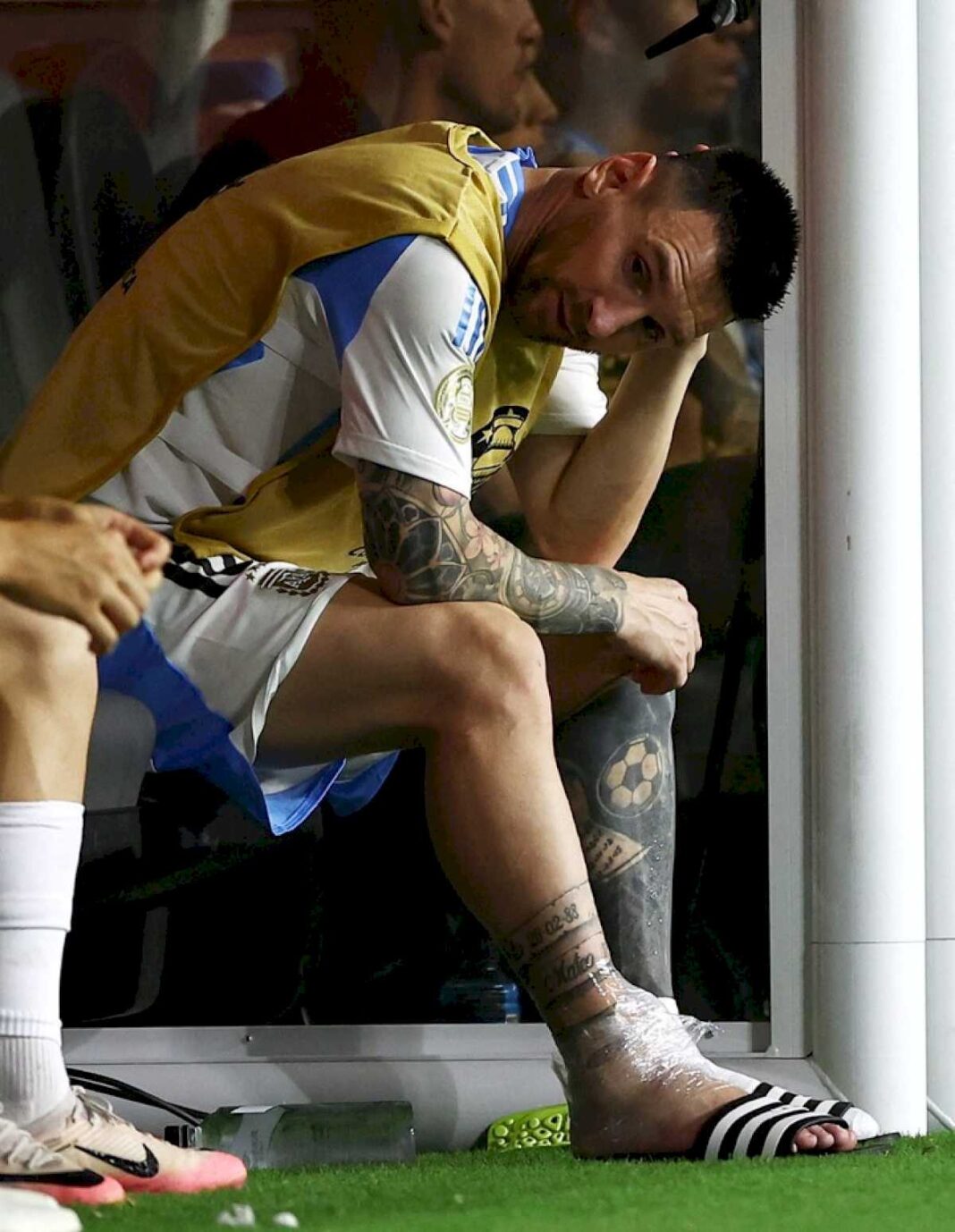 messi-se-hara-estudios-para-saber-el-alcance-de-la-lesion-que-lo-saco-de-la-final-de-la-copa-america,-pero-por-ahora-las-senales-no-son-positivas