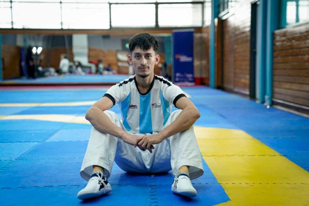 quien-es-lucas-guzman,-el-pibe-que-se-hizo-hombre-de-golpe-y-que-a-fuerza-de-trabajo-siente-que-puede-dejar-un-legado-en-el-taekwondo:-se-que-puedo-ganar-una-medalla-en-paris