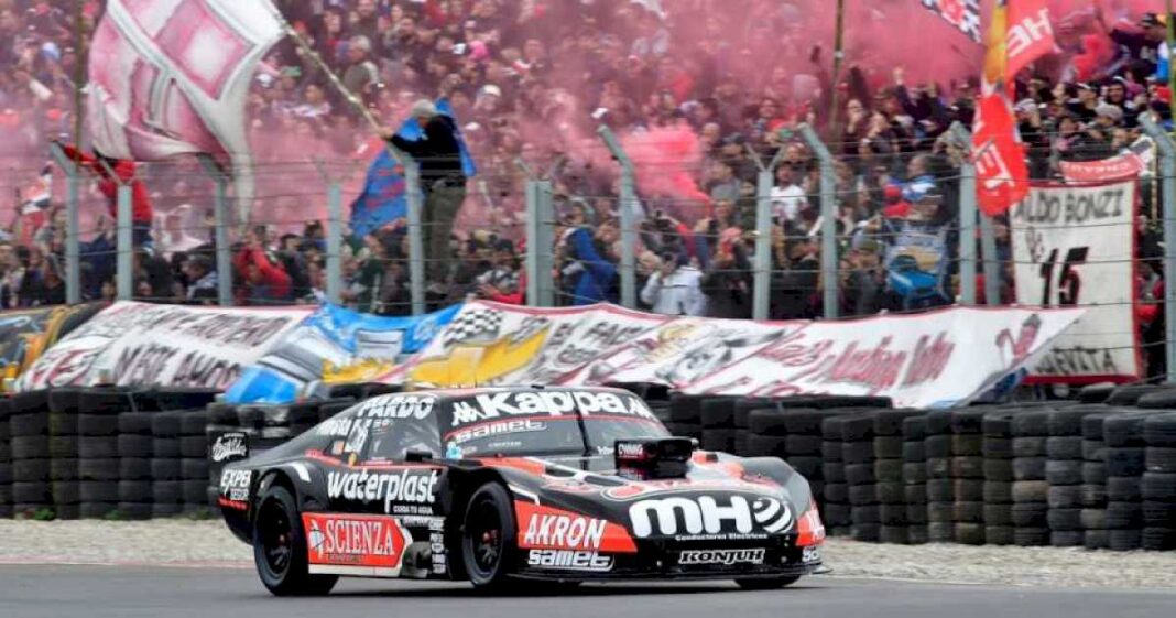 la-final-del-turismo-carretera-en-buenos-aires,-en-vivo:-trucco-y-santero-largan-al-frente-de-un-peloton-con-canapino,-guri-martinez-y-ortelli