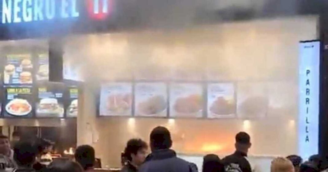 evacuan-el-shopping-unicenter-de-martinez-por-un-incendio-en-el-patio-de-comidas