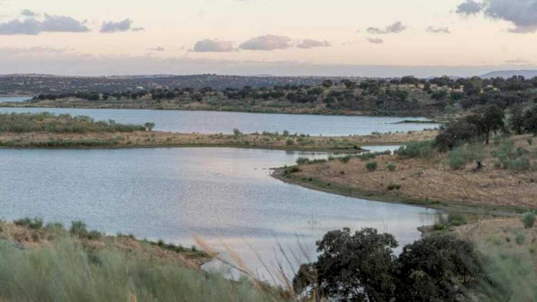 las-aguas-del-pantano-de-la-colada-siguen-sin-ser-aptas-para-bano