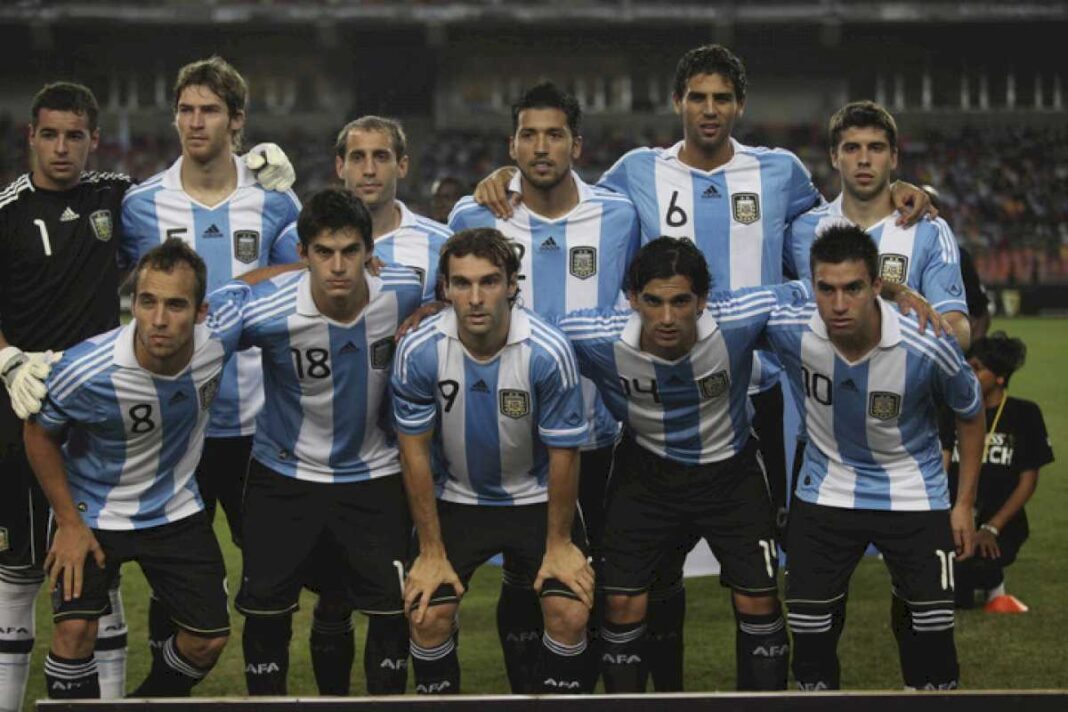 taty-castellanos,-tras-los-pasos-de-leo-messi-y-dibu-martinez:-otro-que-debuta-en-la-seleccion-sin-tener-minutos-en-la-primera-de-argentina