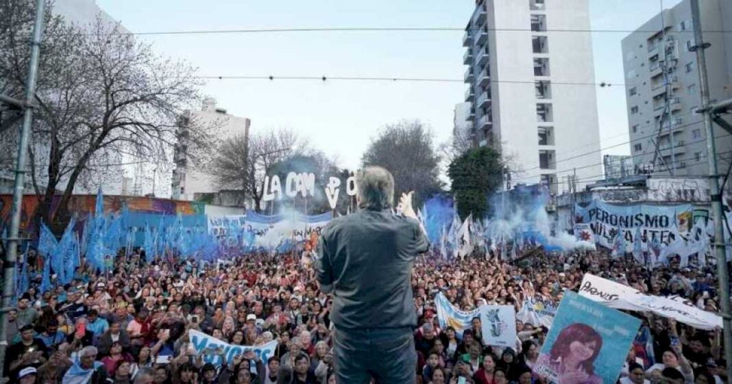 veni,-te-presto-la-mia:-la-cancion-que-estreno-la-campora-contra-axel-kicillof-en-el-acto-de-maximo-kirchner