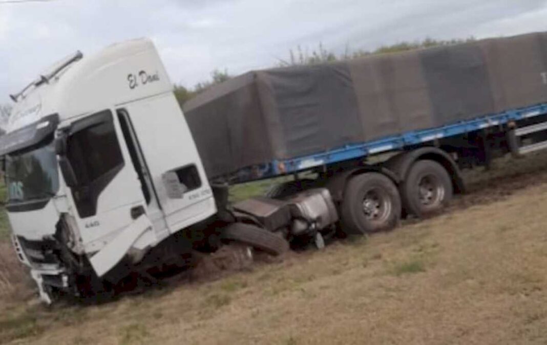 murio-un-adolescente-de-16-anos-que-manejaba-en-la-ruta-y-choco-de-frente-contra-un-camion