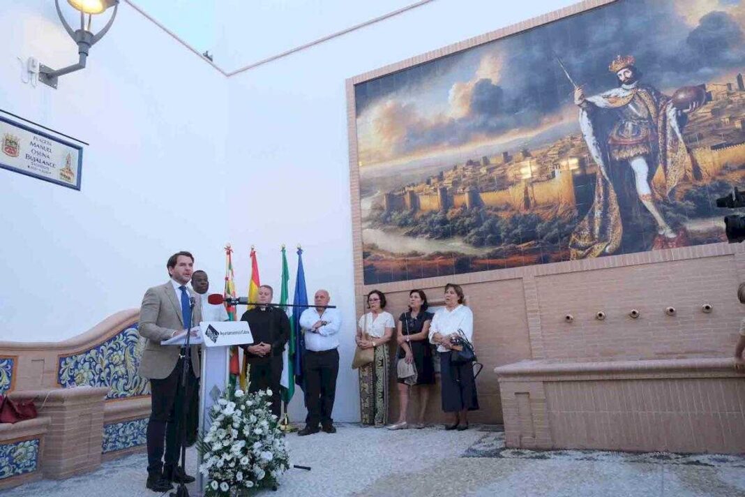 finaliza-la-puesta-en-valor-de-las-historicas-murallas-de-la-villa-con-una-placeta-dedicada-al-sacerdote-manuel-osuna